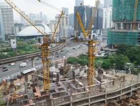 亚洲小说图片视频:地产律师的一年，飞越10多个城市的挑战与成长